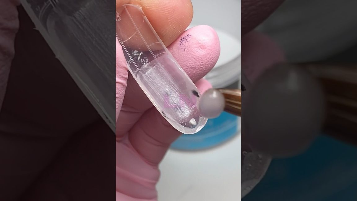 Experimentar con diversos objetos estableciendo relaciones al clasificar por dos atributos a la vez