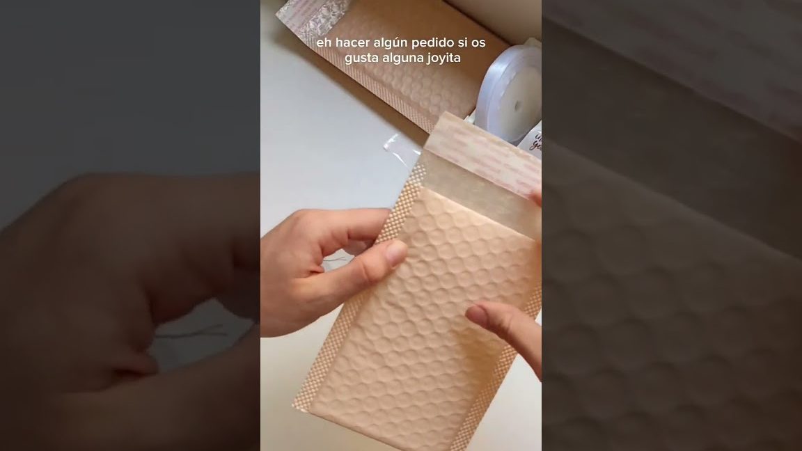 Cómo embalar joyas para enviar por correo