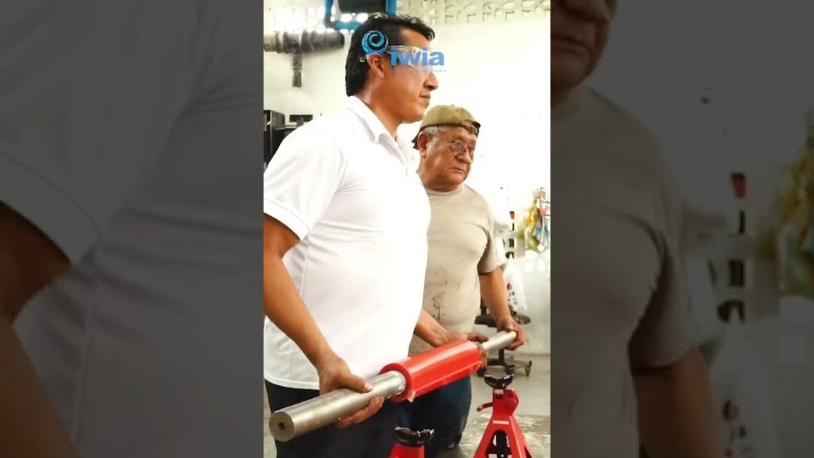 Emplazar piezas ya moldeadas de estuco en un muro